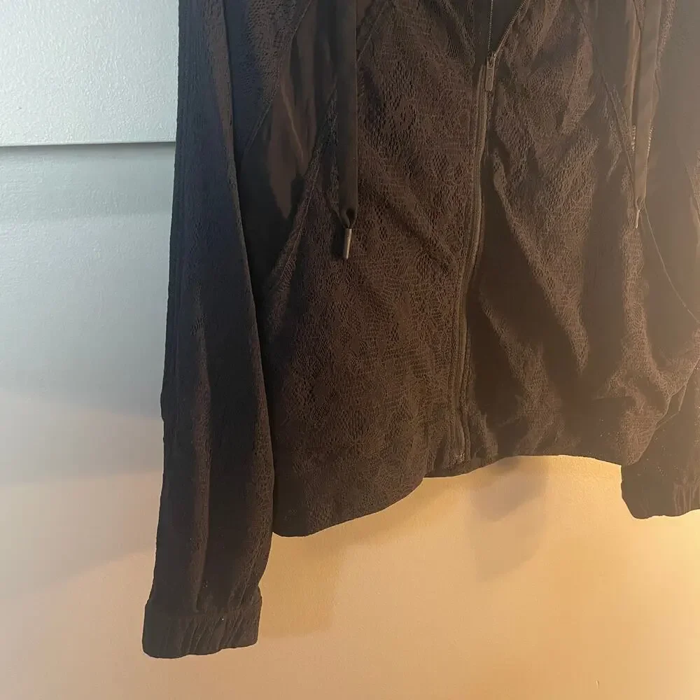 Lululemon In Depth Jacket Lace Combo Black Edition RARE Athletic Size 6 EUC - Picture 8 of 14
